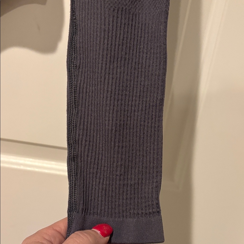 VGUC- Sexy Dark Gray Gymshark Bodysuit with tons of stretch, M - Picture 4 of 7